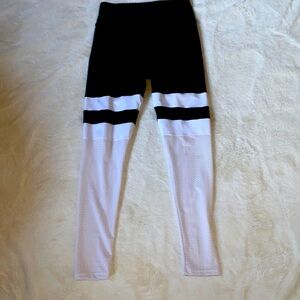 Black and White High Waisted Workout Pants Size Small 🖤